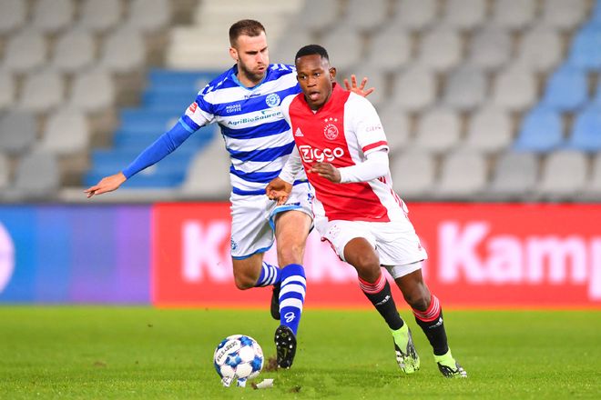 武磊庆祝进 武磊庆祝进